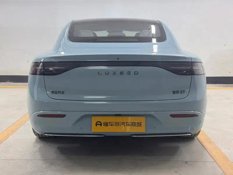 Zhijie S7 2025 Max Rear-Wheel Drive Long Range Edition — миниатюра 6