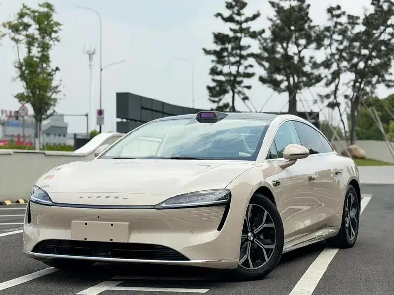 Zhijie S7 2025 Max Rear-Wheel Drive Long Range Edition — миниатюра 1
