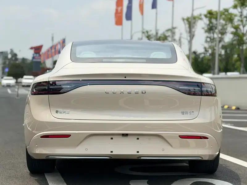 Zhijie S7 2025 Max Rear-Wheel Drive Long Range Edition — миниатюра 6