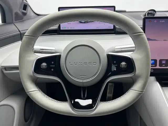 Zhijie S7 2025 Max Rear-Wheel Drive Long Range Edition — миниатюра 16