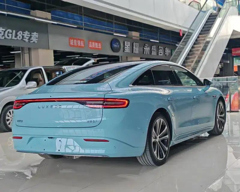 Zhijie S7 2025 Ultra AWD Long Range Edition — миниатюра 6