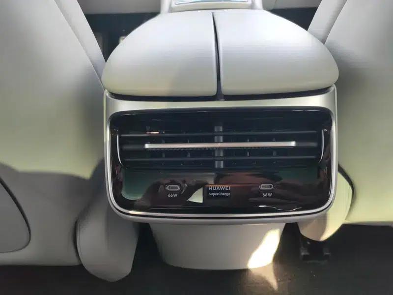 Zhijie S7 2025 Ultra AWD Long Range Edition — миниатюра 8