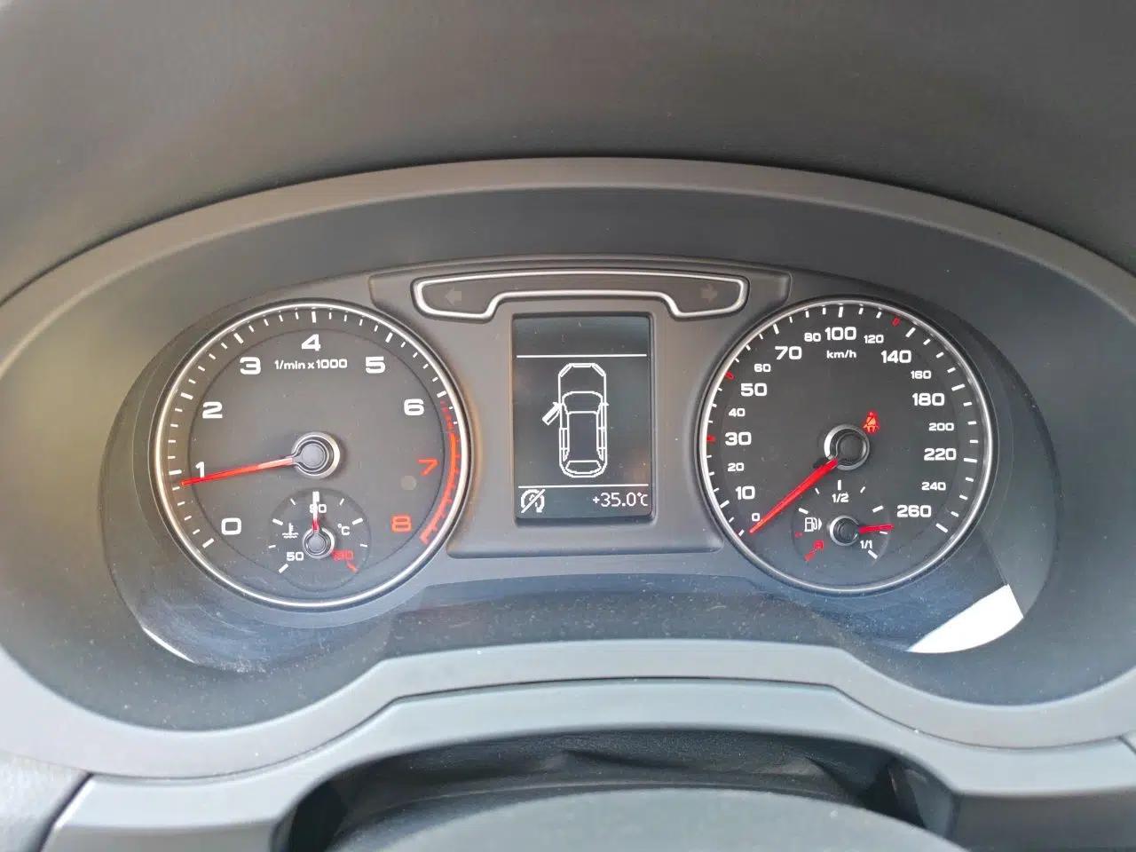 Audi Q3 2016 30 TFSI Collector's Edition Intelligent Model — миниатюра 11