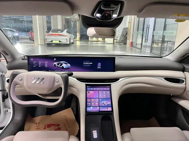 Zhiji L6 2024 Max Standard Edition 75kWh — миниатюра 11