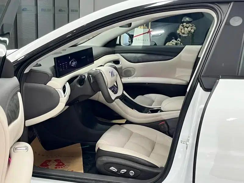 Zhiji L6 2024 Max Standard Edition 75kWh — миниатюра 13