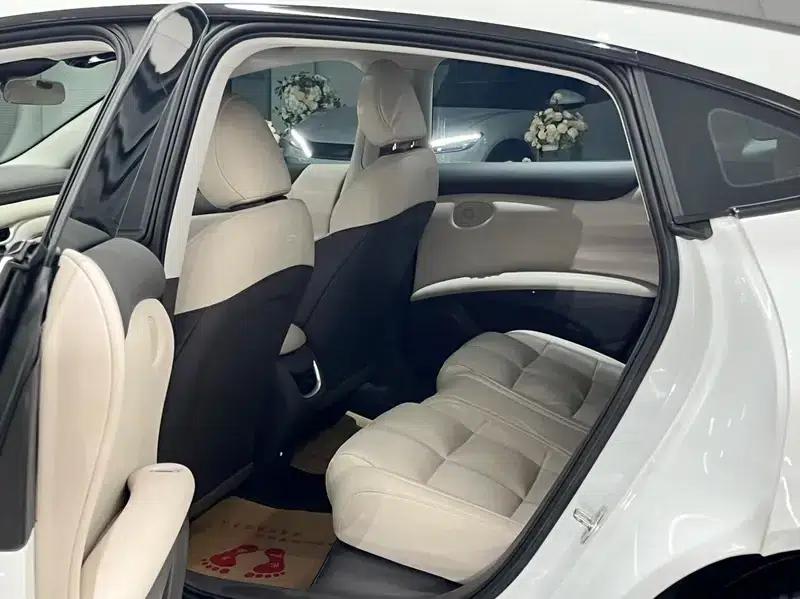Zhiji L6 2024 Max Standard Edition 75kWh — миниатюра 15
