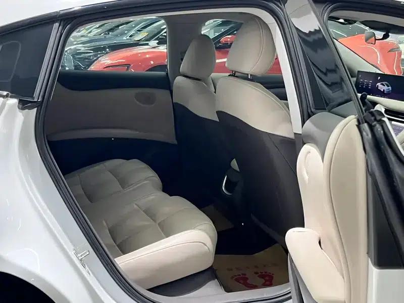 Zhiji L6 2024 Max Standard Edition 75kWh — миниатюра 16