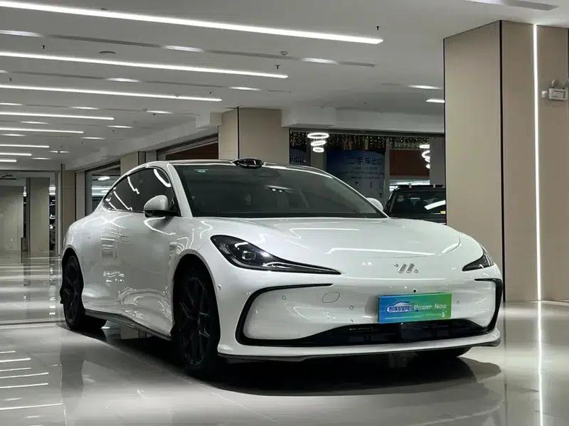 Zhiji L6 2024 Max Standard Edition 75kWh — миниатюра 3
