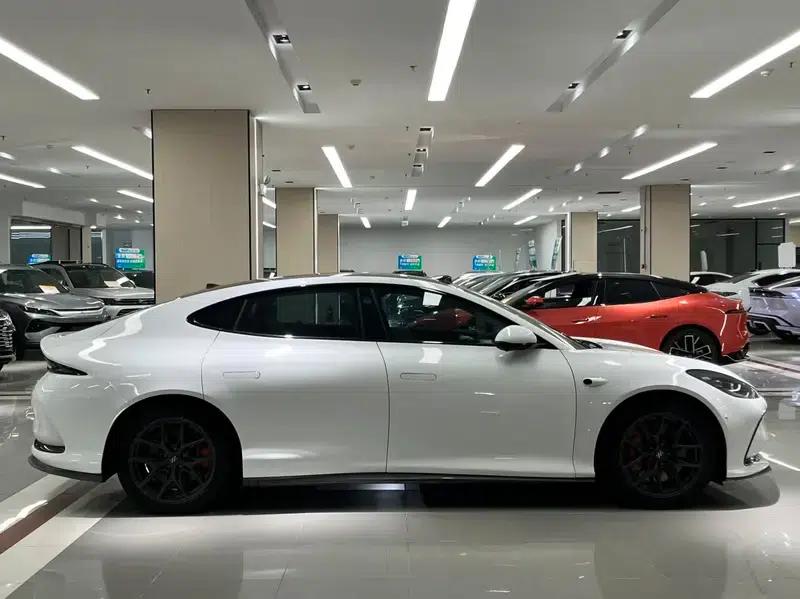 Zhiji L6 2024 Max Standard Edition 75kWh — миниатюра 6