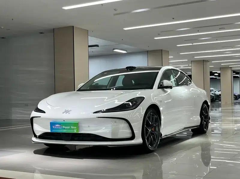 Zhiji L6 2024 Max Standard Edition 75kWh — миниатюра 1