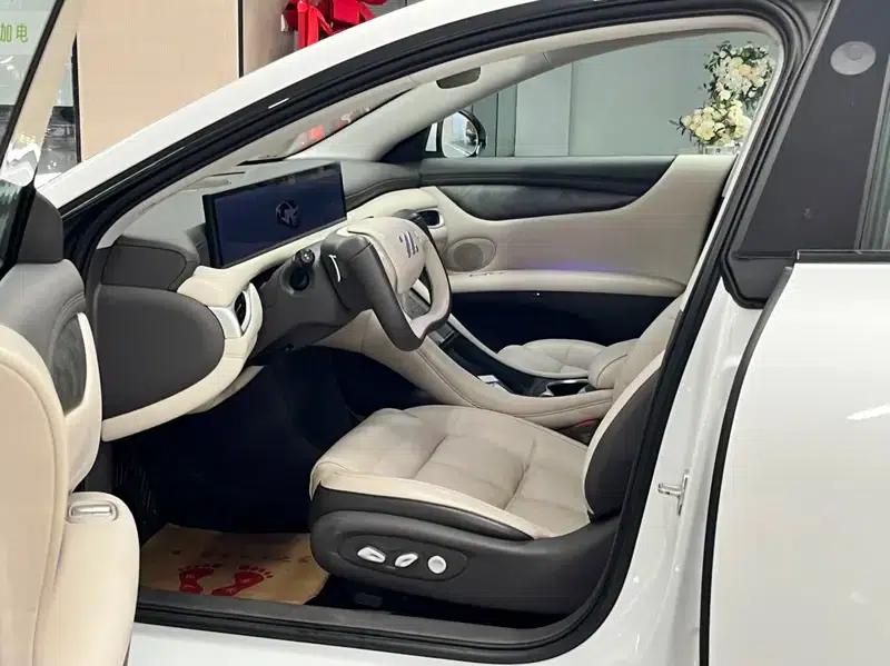 Zhiji L6 2024 Max Standard Edition 75kWh — миниатюра 13