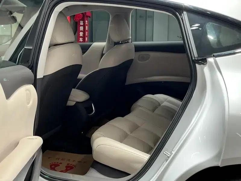 Zhiji L6 2024 Max Standard Edition 75kWh — миниатюра 14