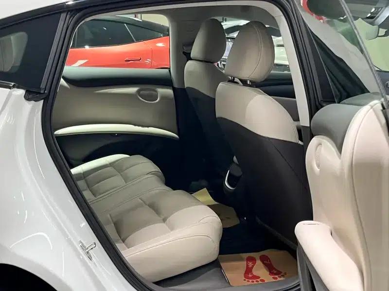 Zhiji L6 2024 Max Standard Edition 75kWh — миниатюра 16