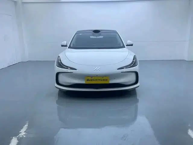 Zhiji L6 2024 Max Standard Edition 75kWh — миниатюра 2