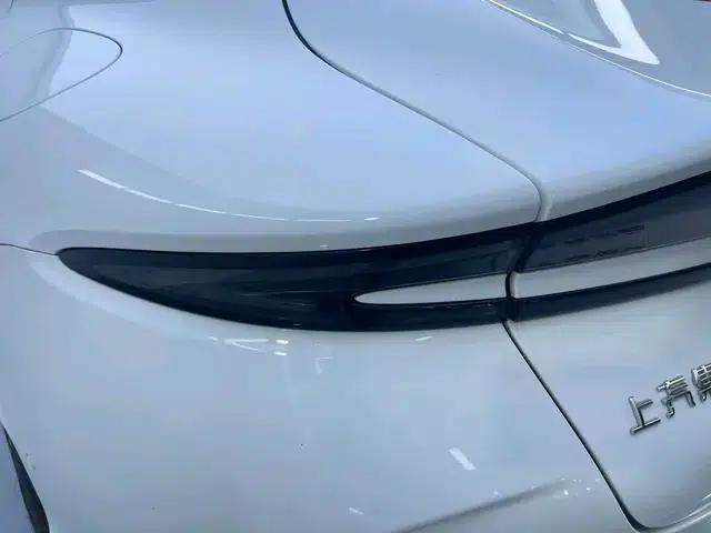Zhiji L6 2024 Max Standard Edition 75kWh — миниатюра 13