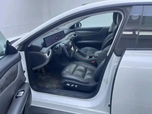 Zhiji L6 2024 Max Standard Edition 75kWh — миниатюра 17