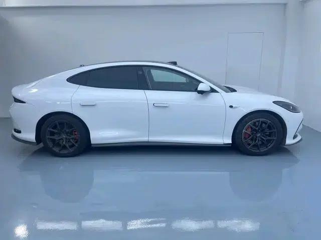 Zhiji L6 2024 Max Standard Edition 75kWh — миниатюра 8