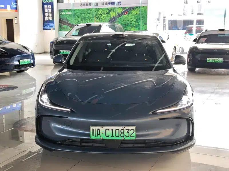 Zhiji L6 2024 Max Standard Edition 75kWh — миниатюра 2
