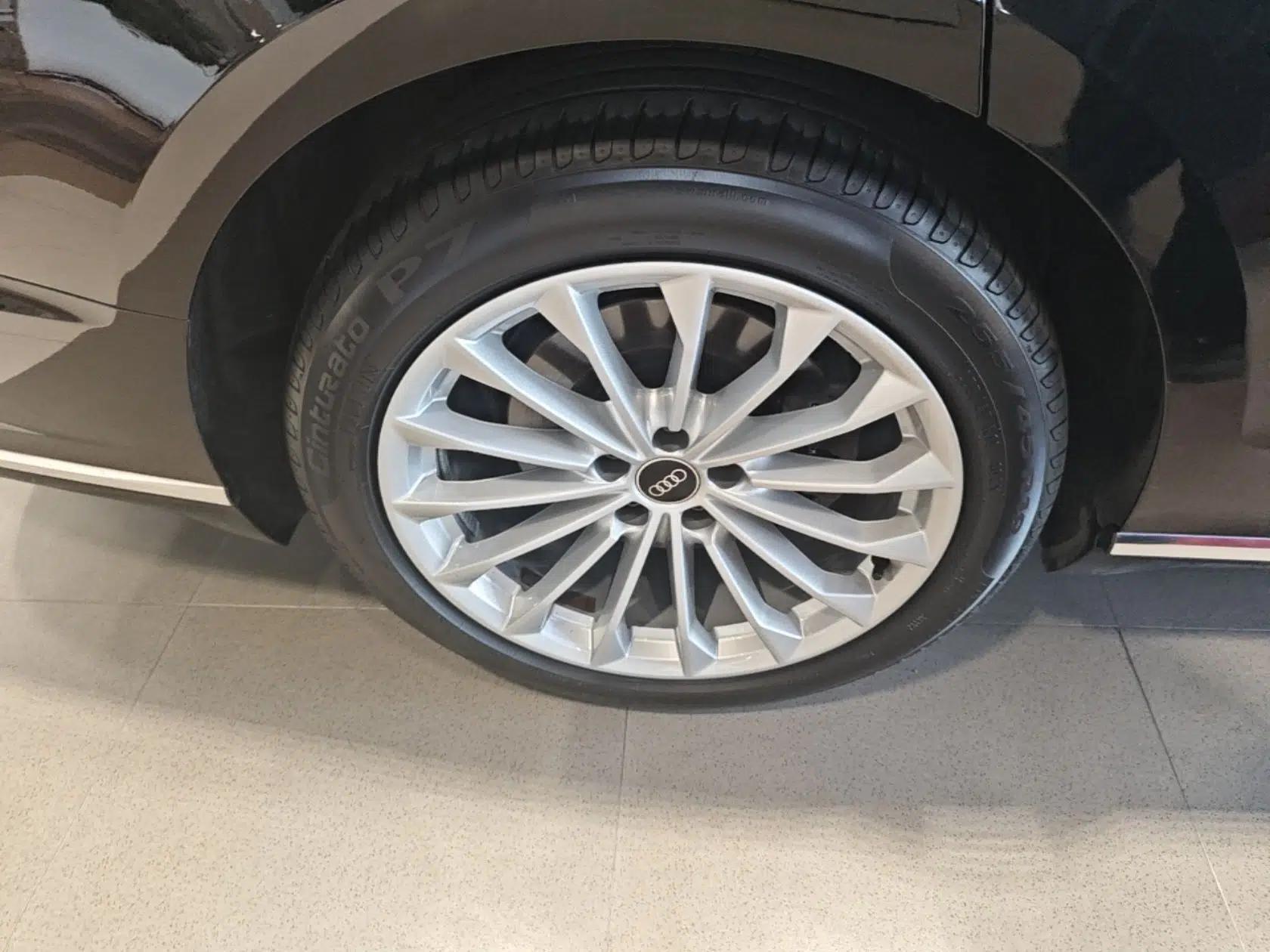 Audi A8 2022 A8L 50 TFSI quattro Comfort Edition Collector's Model — миниатюра 11