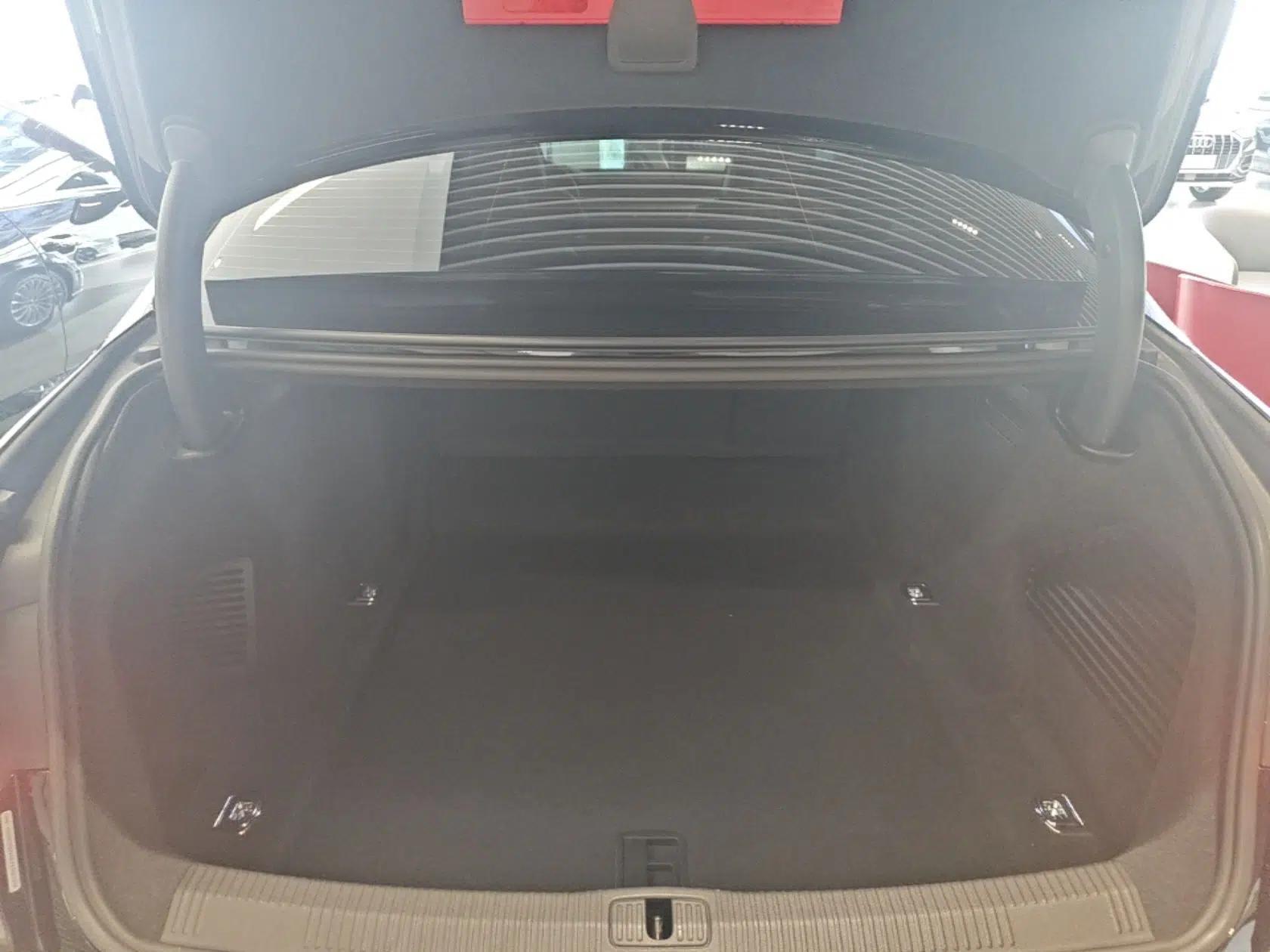 Audi A8 2022 A8L 50 TFSI quattro Comfort Edition Collector's Model — миниатюра 22