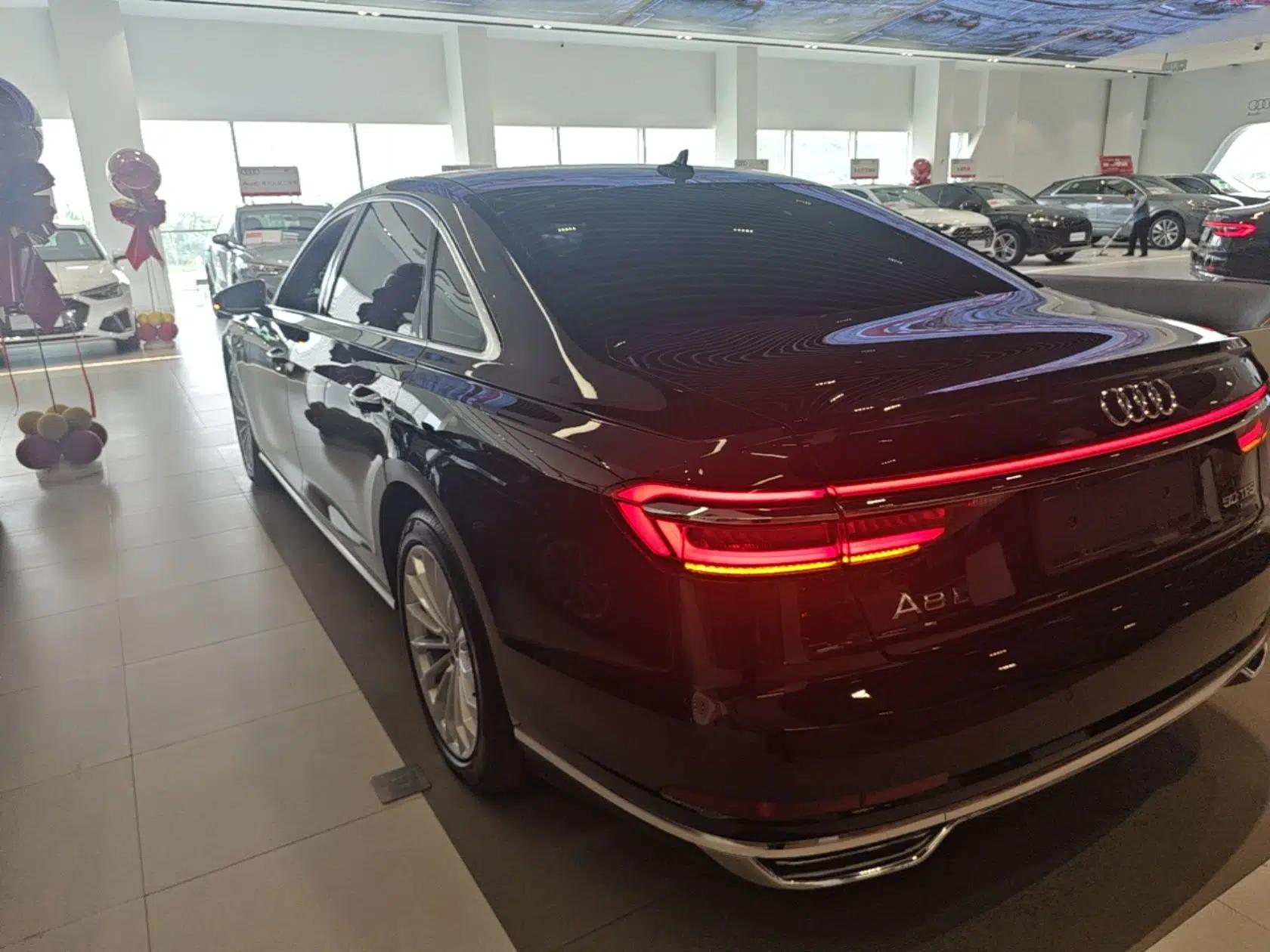 Audi A8 2022 A8L 50 TFSI quattro Comfort Edition Collector's Model — миниатюра 4