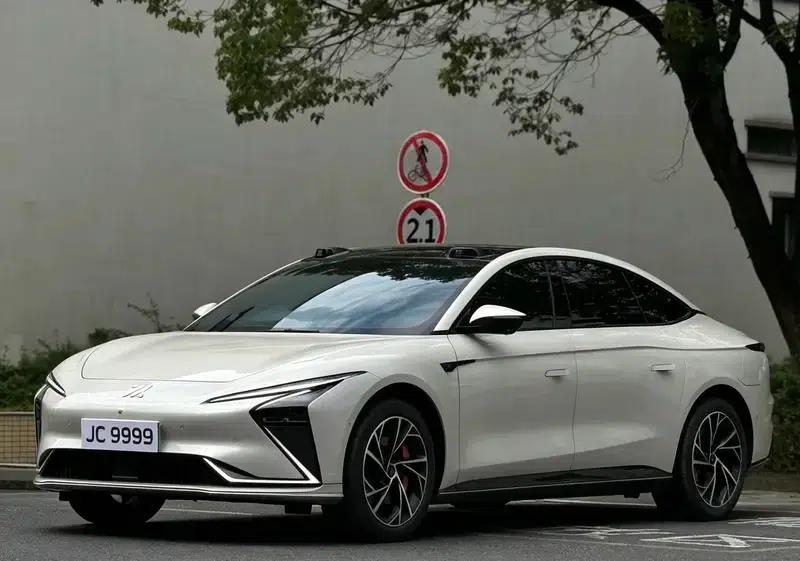 Zhiji L7 2022 Dynamic Edition — миниатюра 1