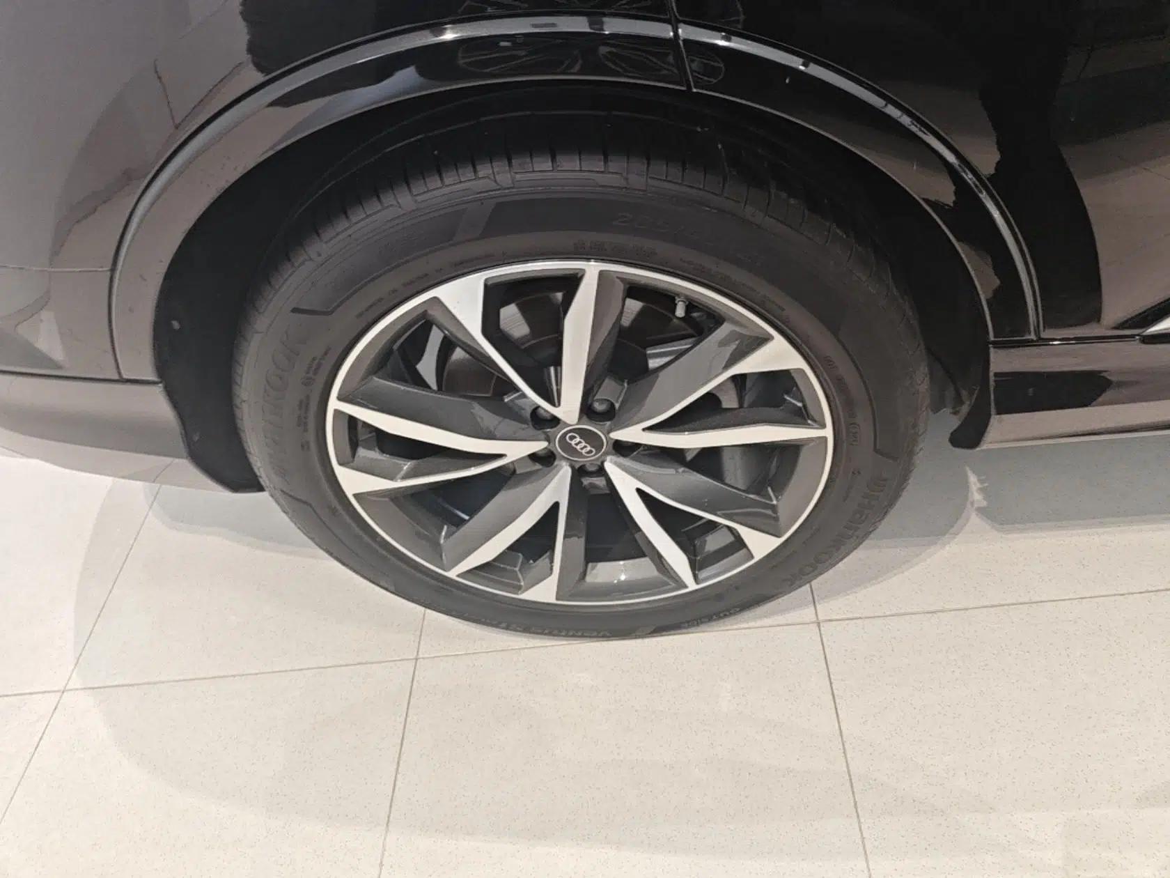 Audi Q7 2023 55 TFSI quattro S line Sport Edition — миниатюра 11