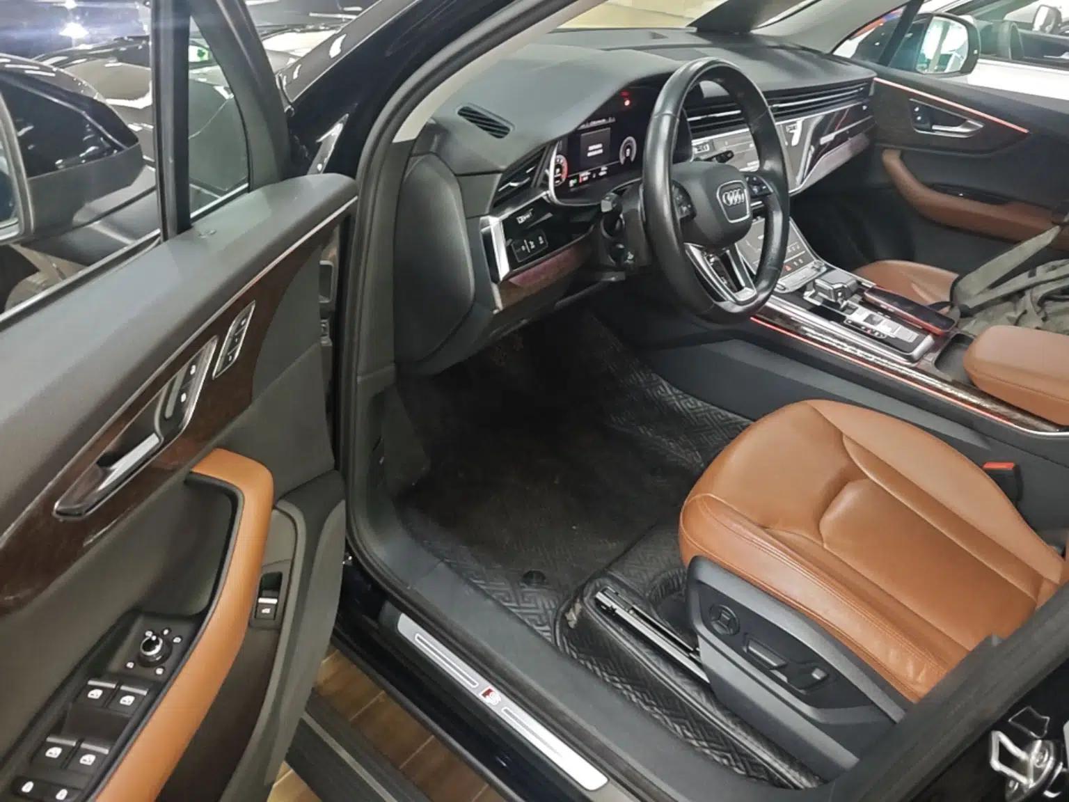 Audi Q7 2021 55 TFSI quattro S line Sport model — миниатюра 18