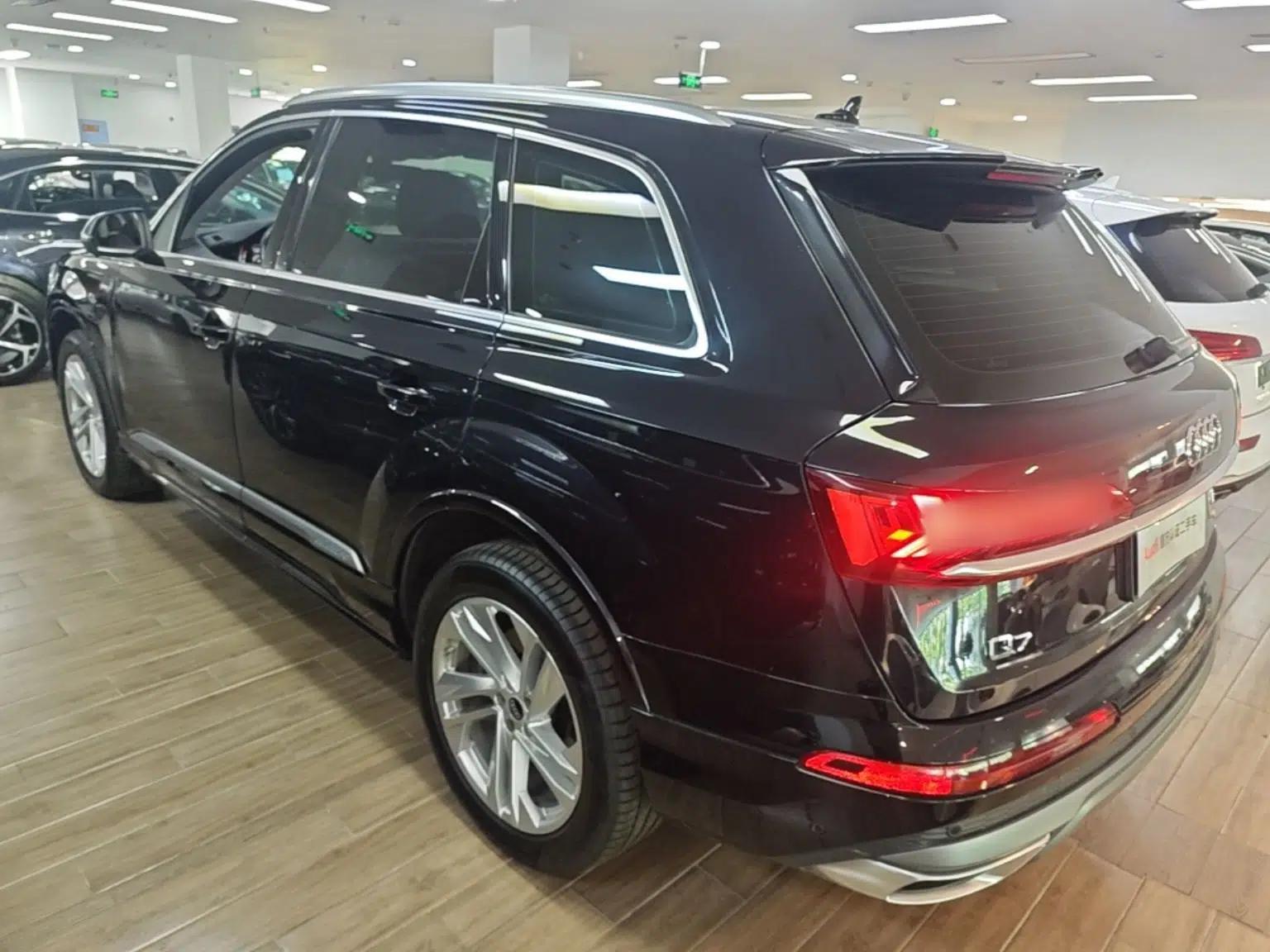 Audi Q7 2021 55 TFSI quattro S line Sport model — миниатюра 4