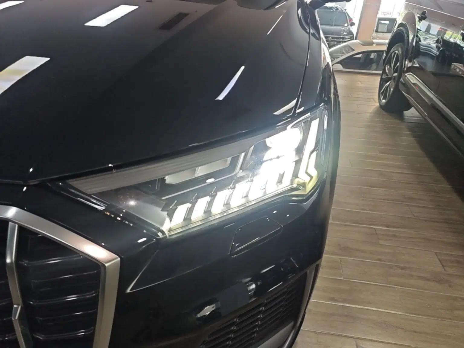 Audi Q7 2021 55 TFSI quattro S line Sport model — миниатюра 8