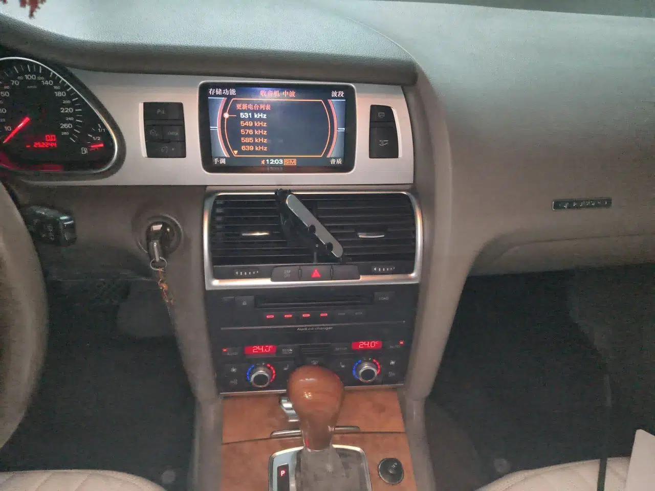 Audi Q7 2007 4.2 FSI quattro Luxury Model — миниатюра 13