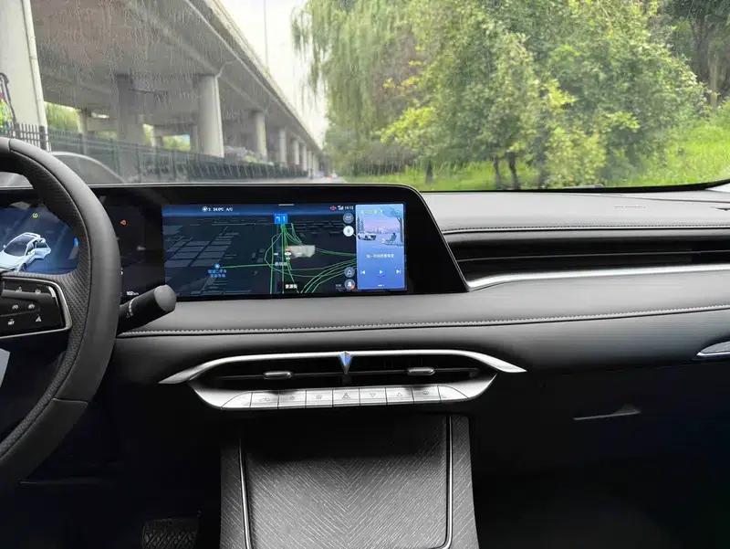Venucia V DD-i 2023 Model 110KM iE Edition — миниатюра 8
