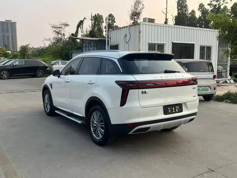 Venucia Star 2022 260T 48V Mild Hybrid Turbocharged Star Enjoyment Edition — миниатюра 4