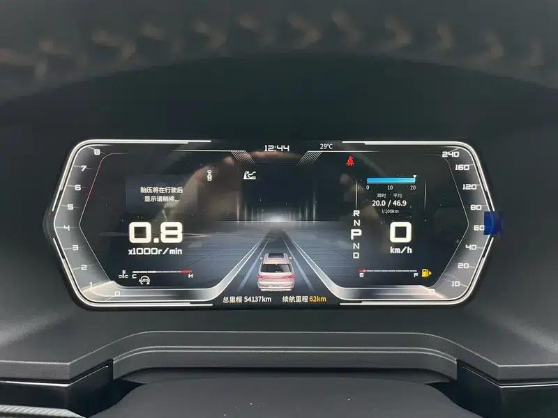 Venucia Star 2022 260T 48V Mild Hybrid Turbocharged Star Enjoyment Edition — миниатюра 10