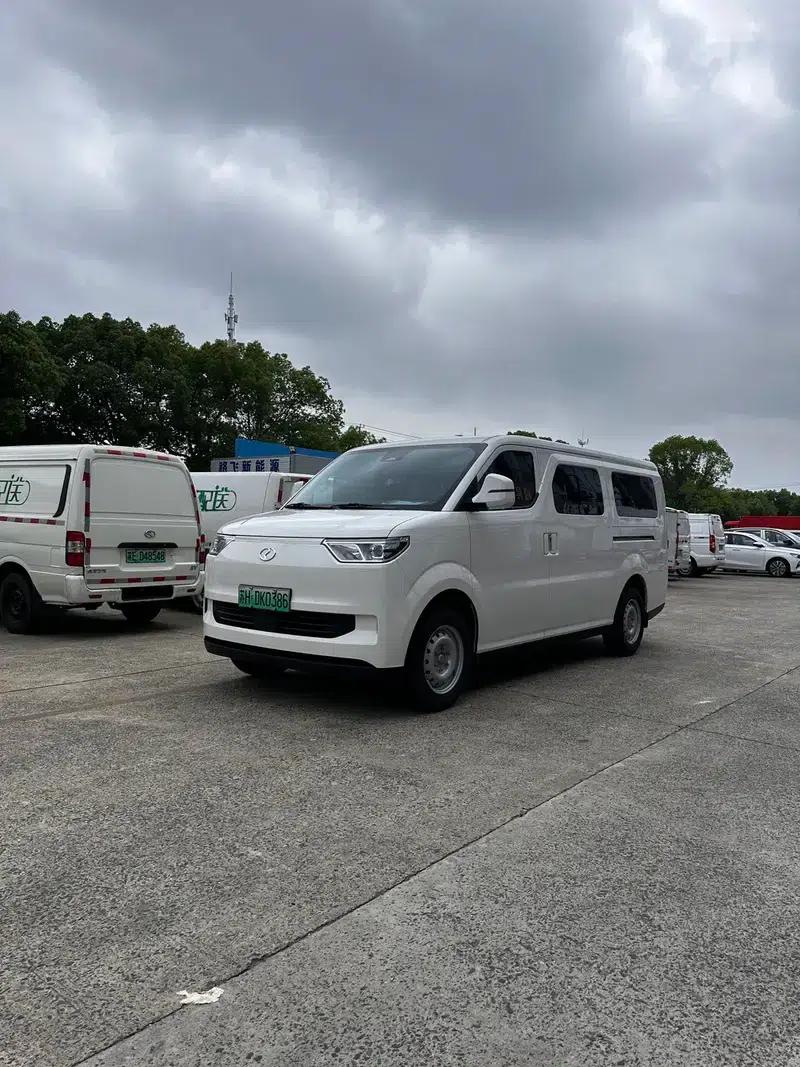 Ruichi EC75 2025 Passenger Smart Supercharging Edition - Beyond Type I 52.16kWh — миниатюра 1