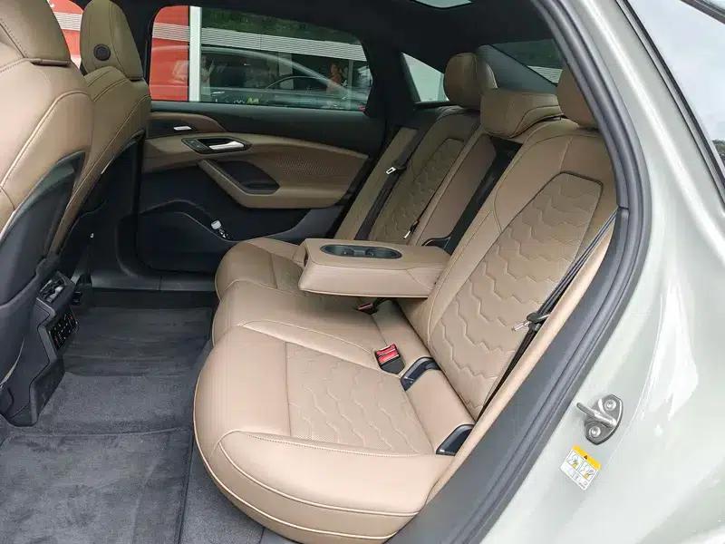 Audi A6L e-tron 2026 First Edition Qiankun Intelligent Driving Edition — миниатюра 14