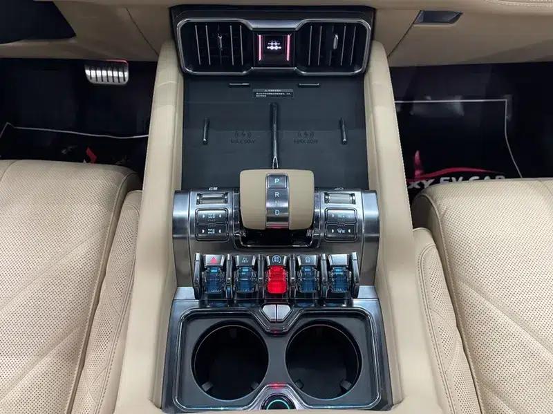 Leopard 8 2025 Smart & Brave Flagship Edition 7-Seater — миниатюра 18