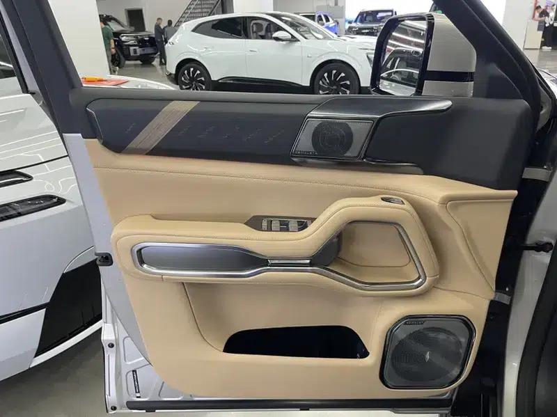 Leopard 8 2025 Smart & Brave Flagship Edition 7-Seater — миниатюра 27