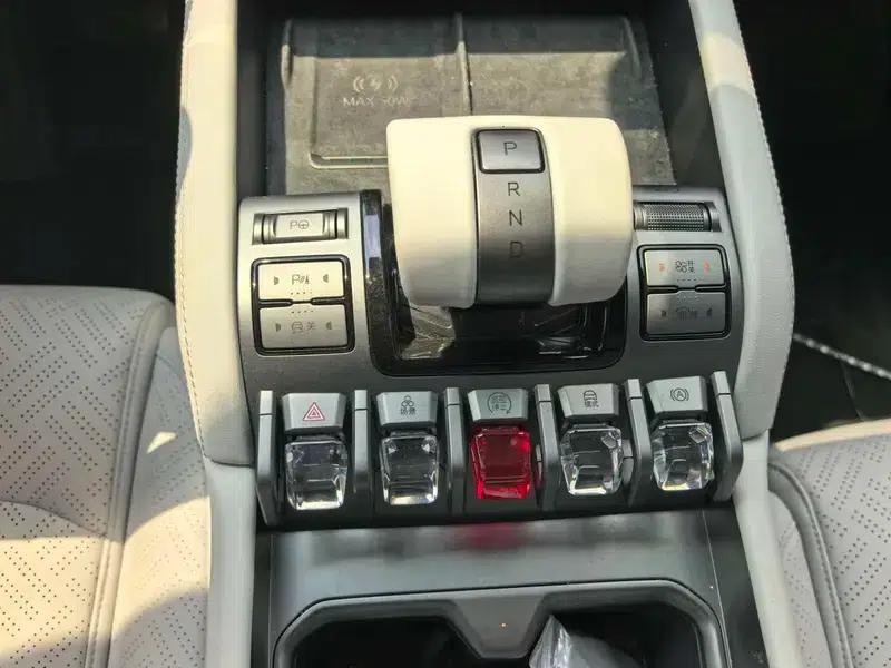 Titanium 3 2025 Model 501KM Rear-Wheel Drive Max Edition — миниатюра 17