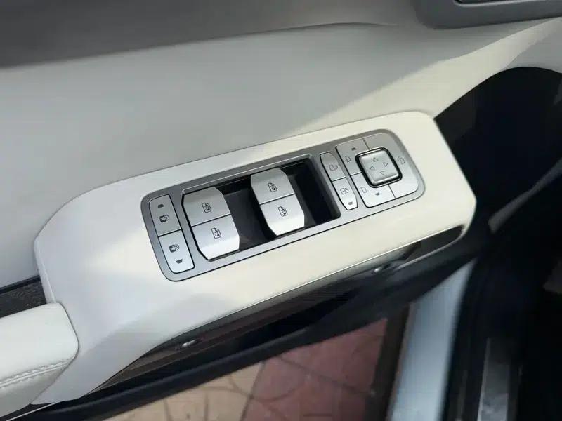 Titanium 3 2025 Model 501KM AWD Ultra Edition — миниатюра 14