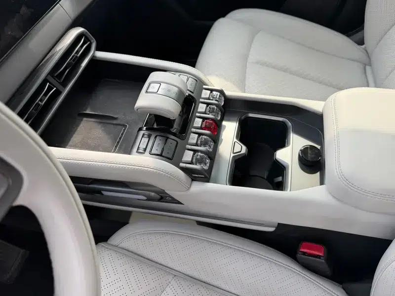 Titanium 3 2025 Model 501KM AWD Ultra Edition — миниатюра 7