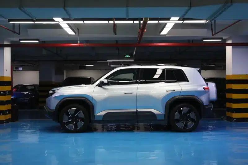 Titanium 3 2025 Model 501KM AWD Ultra Edition — миниатюра 2