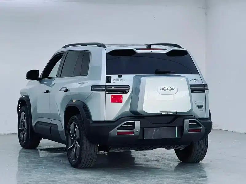 Titanium 3 2025 Model 501KM AWD Ultra Edition — миниатюра 4