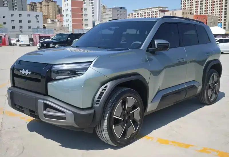 Titanium 3 2025 Model 501KM AWD Ultra Edition — миниатюра 1