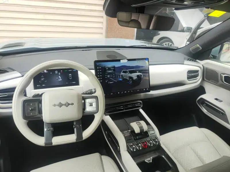 Titanium 3 2025 Model 501KM AWD Ultra Edition — миниатюра 5