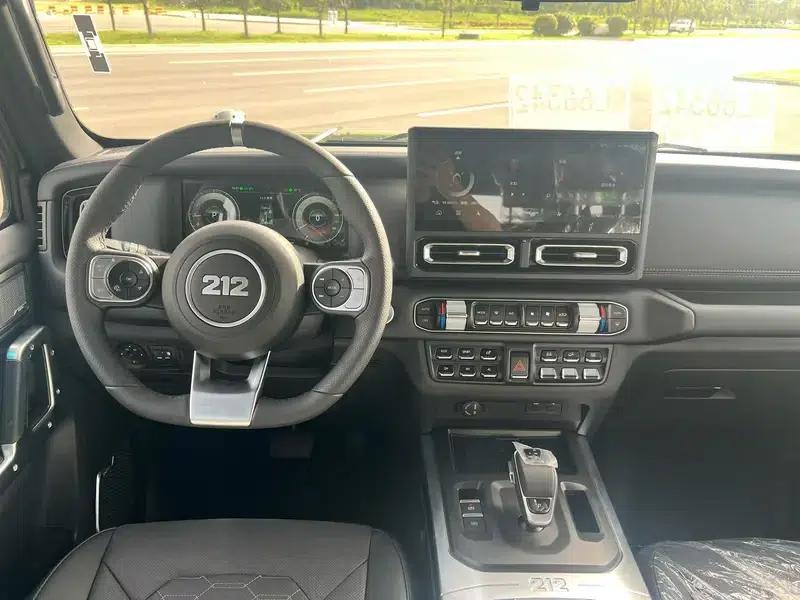 212 T01 2024 Model 2.0T Mechanic — миниатюра 8