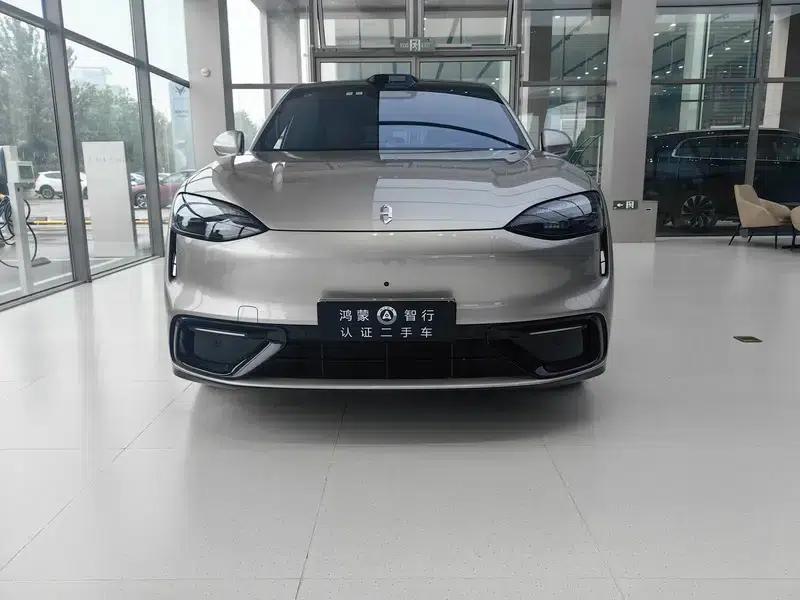 Wenjie M6 2026 Pure Electric Max+ Long Range Edition — миниатюра 2