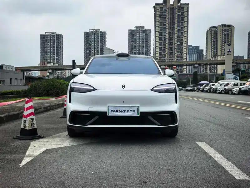 Wenjie M6 2026 Pure Electric Max+ Long Range Edition — миниатюра 2