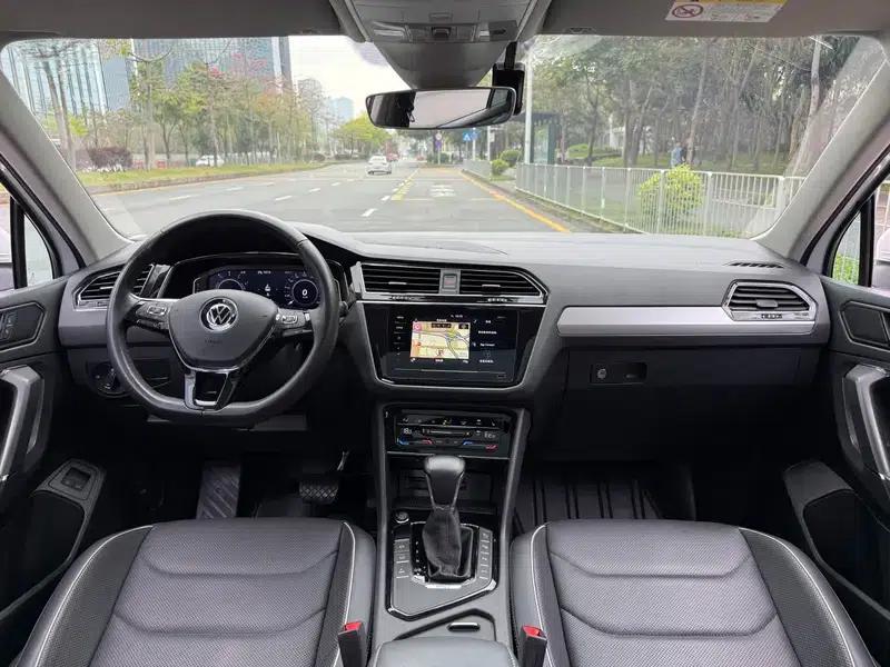 Tiguan L PHEV 2021 1.4T Plug-in Hybrid Flagship Edition — миниатюра 12