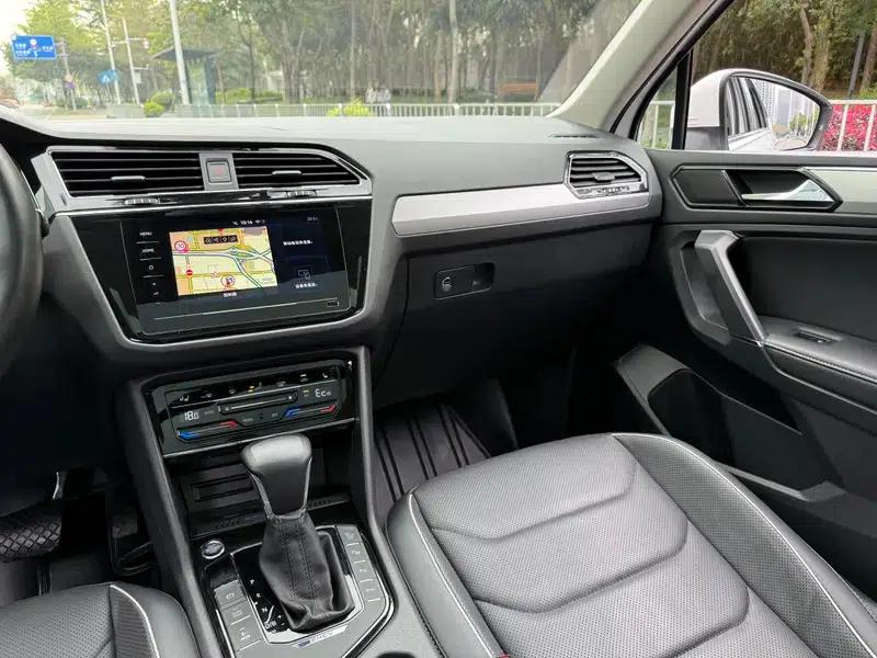 Tiguan L PHEV 2021 1.4T Plug-in Hybrid Flagship Edition — миниатюра 16